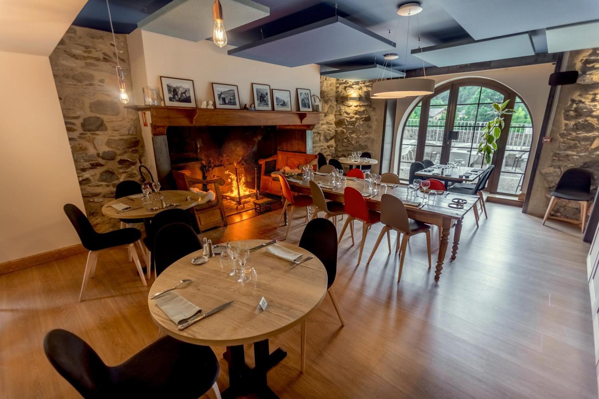 Logis Hotel La Breche De Roland แกดร์ ภายนอก รูปภาพ