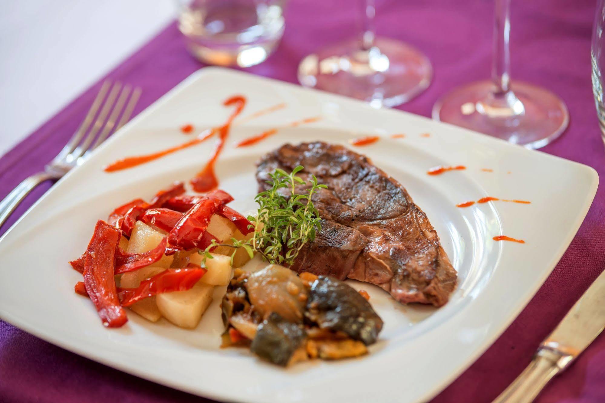 Logis Hotel La Breche De Roland แกดร์ ภายนอก รูปภาพ