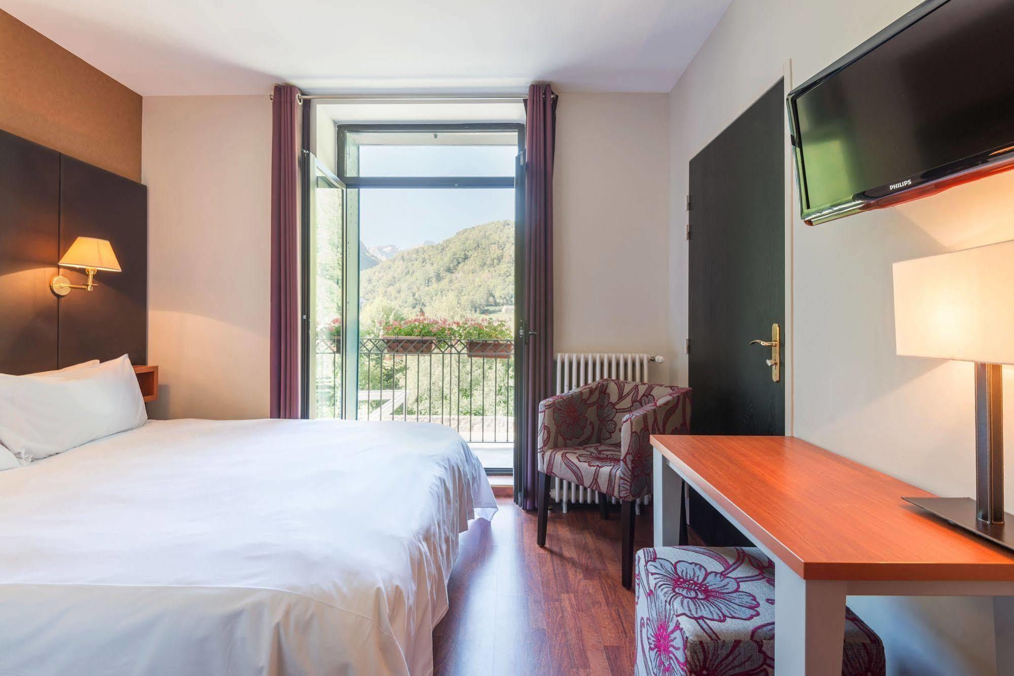 Logis Hotel La Breche De Roland แกดร์ ภายนอก รูปภาพ