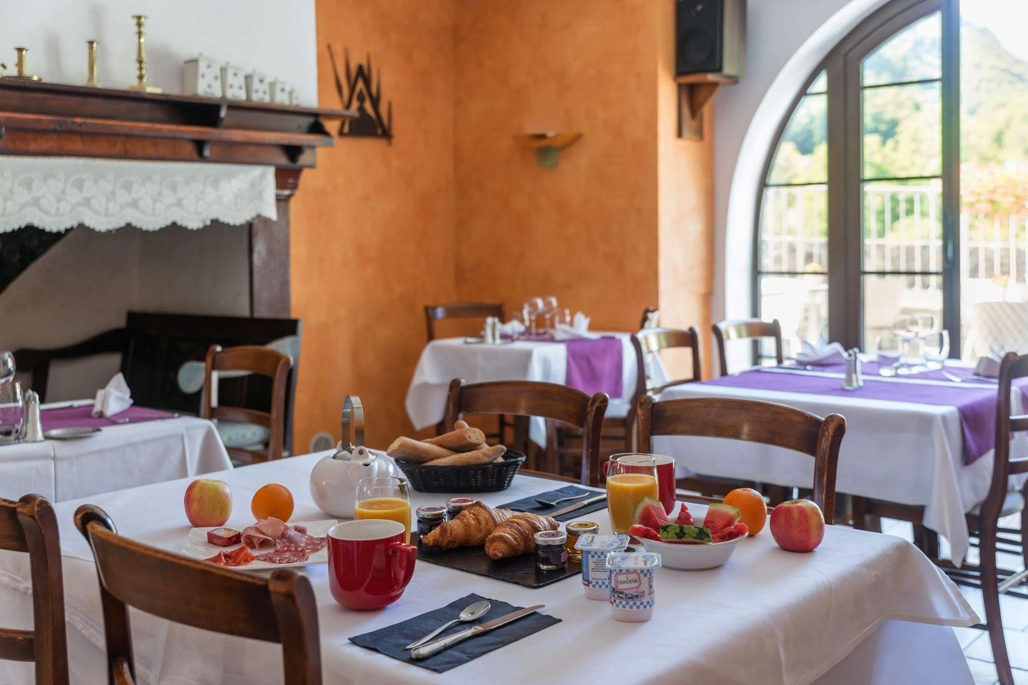 Logis Hotel La Breche De Roland แกดร์ ภายนอก รูปภาพ