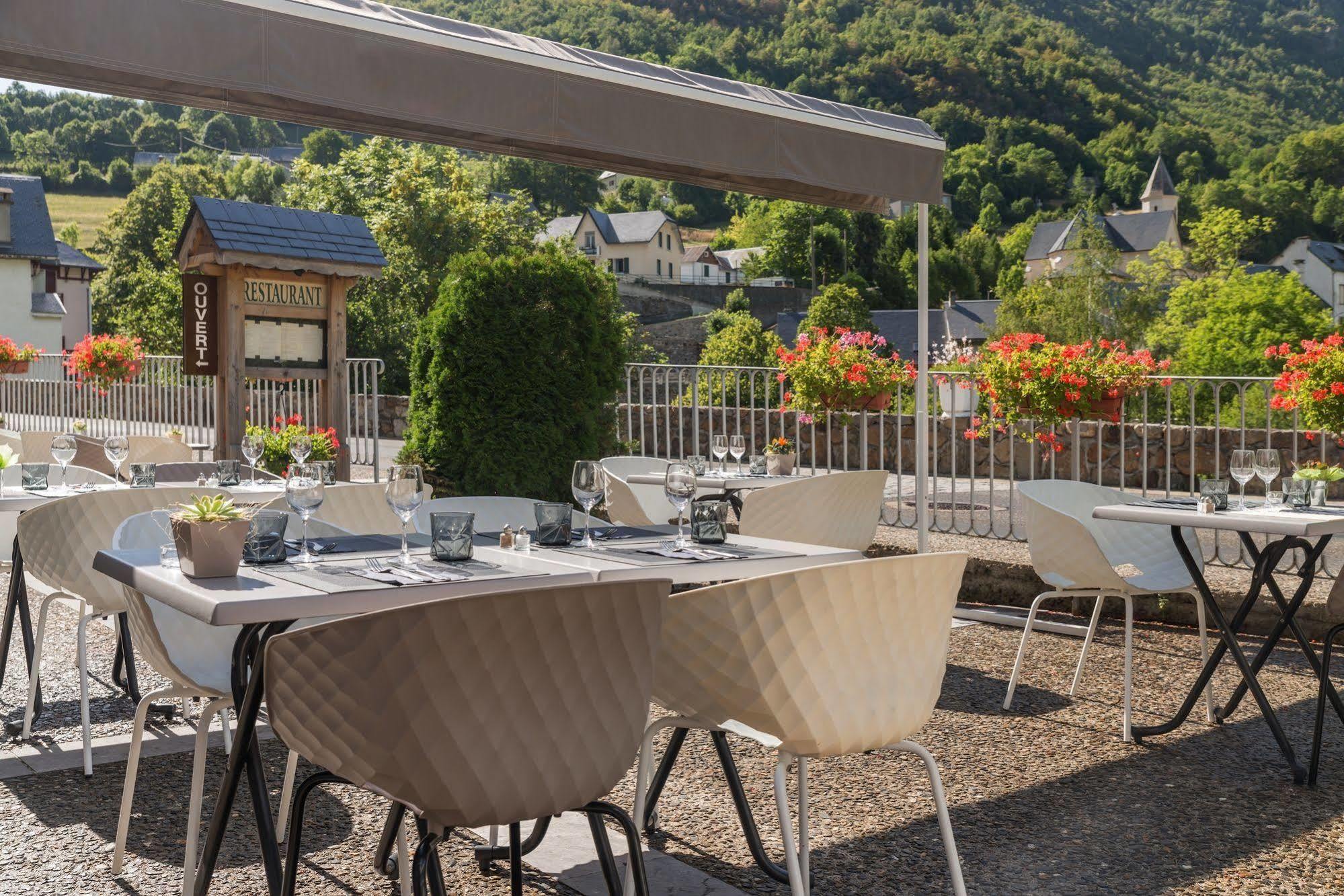 Logis Hotel La Breche De Roland แกดร์ ภายนอก รูปภาพ